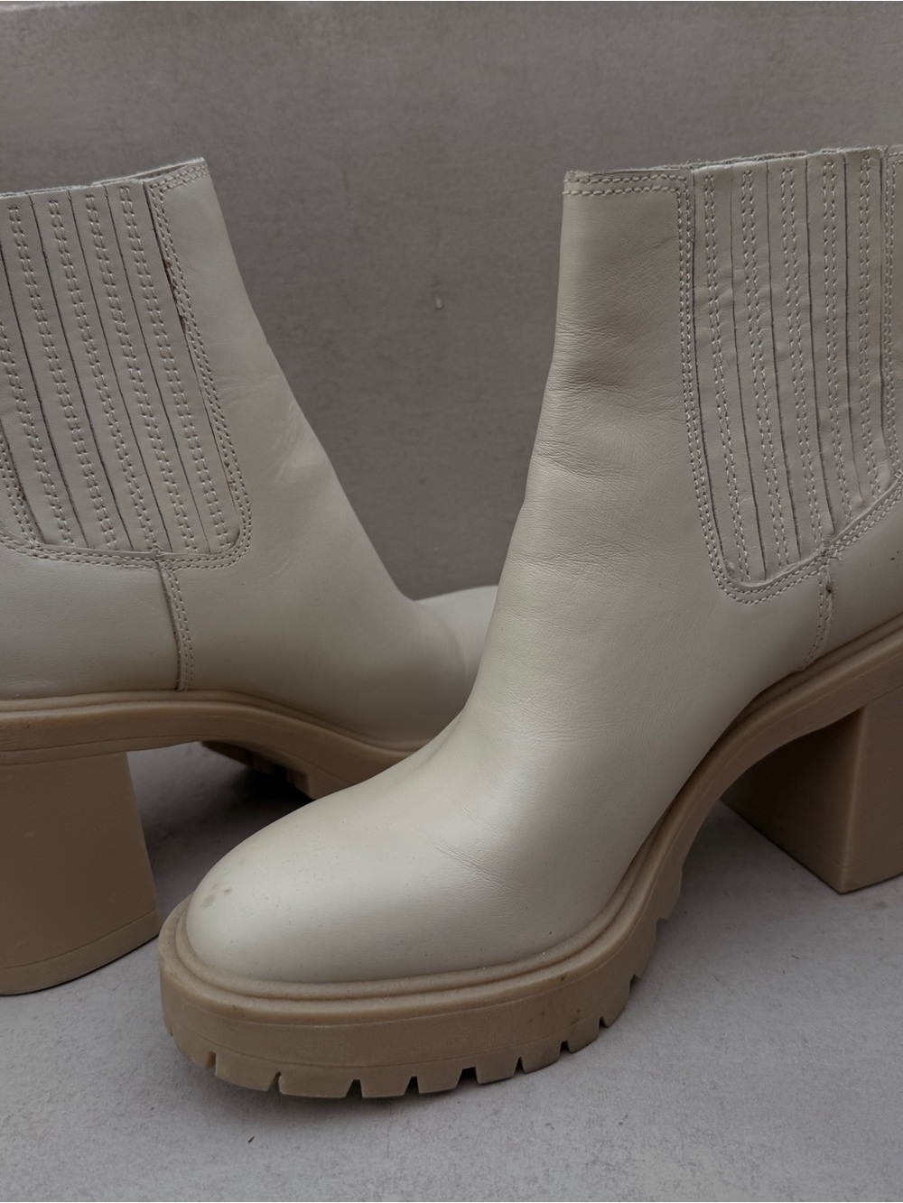 Women’s Cream Chunky Heel Chelsea Boot